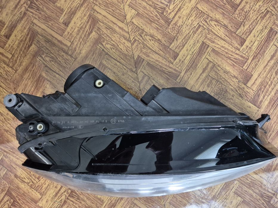 Vând faruri VALEO originale, cu Halogen pentru Golf 7