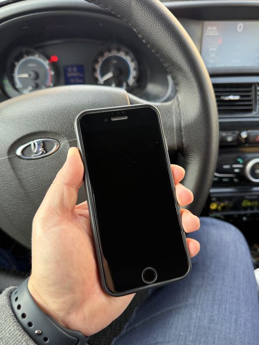 Продается Айфон SE