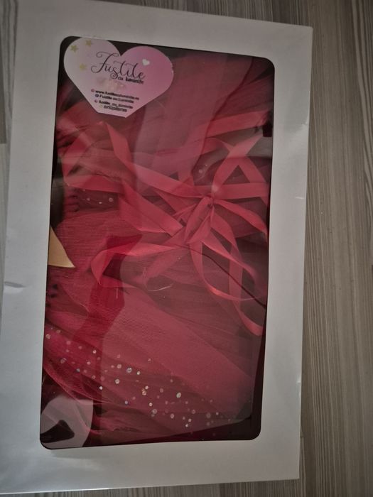 Vând fustă cu luminițe roșie 1-3 ani