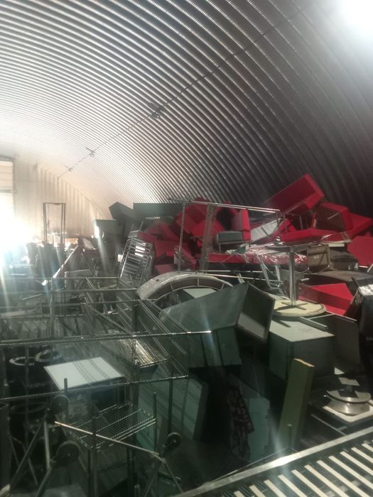 Продаем б/у оборудование и мебель для кафе и ресторанов