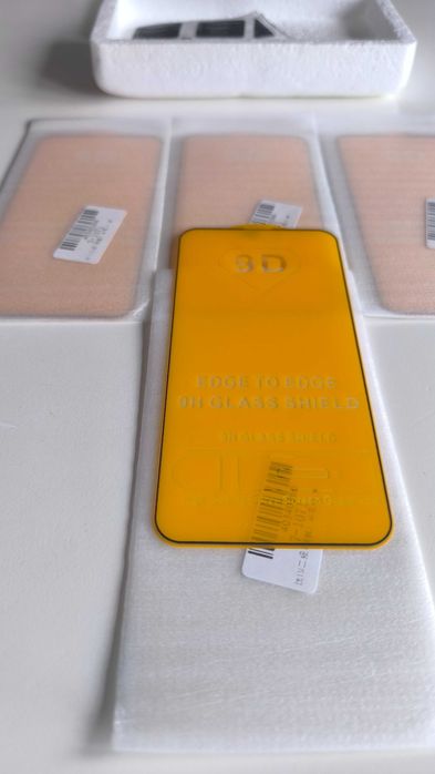 Стъклен протектор за iPhone 13 9D 4броя чисто нови