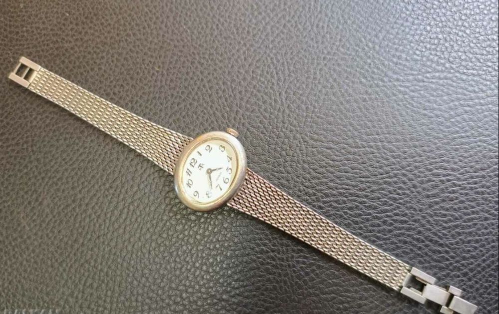 Сребърна Дамска Гривна Часовник  Механичен