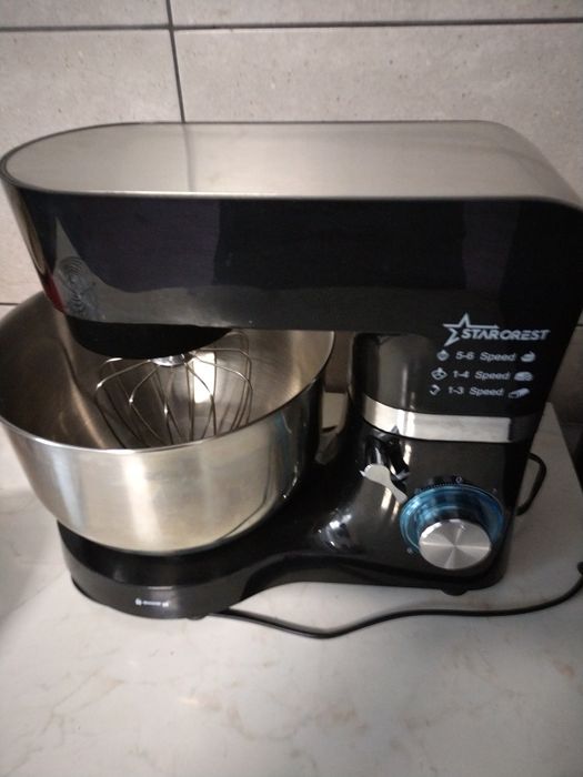 Robot bucătărie cu malaxor