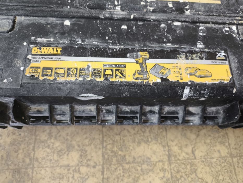 Оригинални куфари Dewalt и Parksude