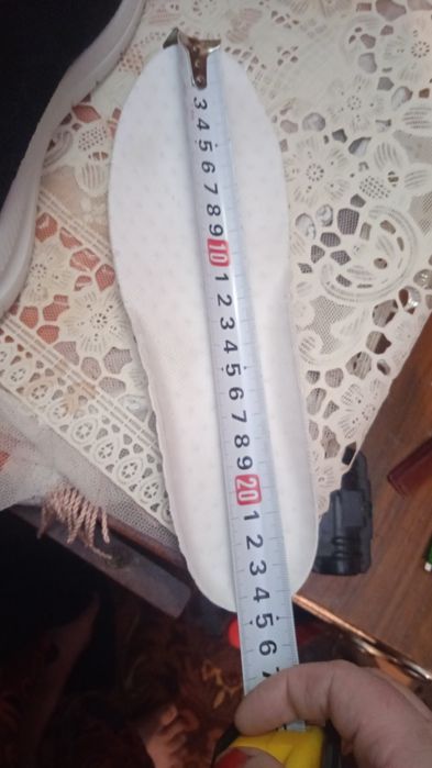 Продам новые кросовки