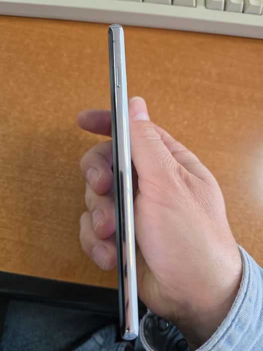 Telefon mobil Samsung Galaxy S10 cu huse si folii ecran
