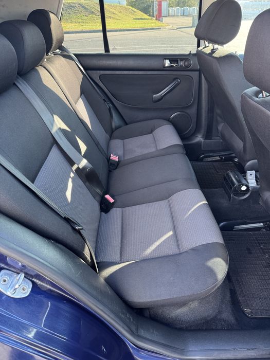 Vand Golf 4 . 1.6 Benzina