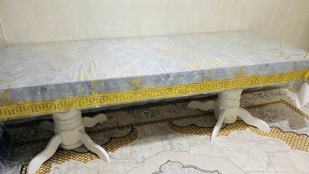 Срочно продам Гостиный стол в идеальном состоянии