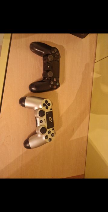 Ps4 slim cu 7 jocuri