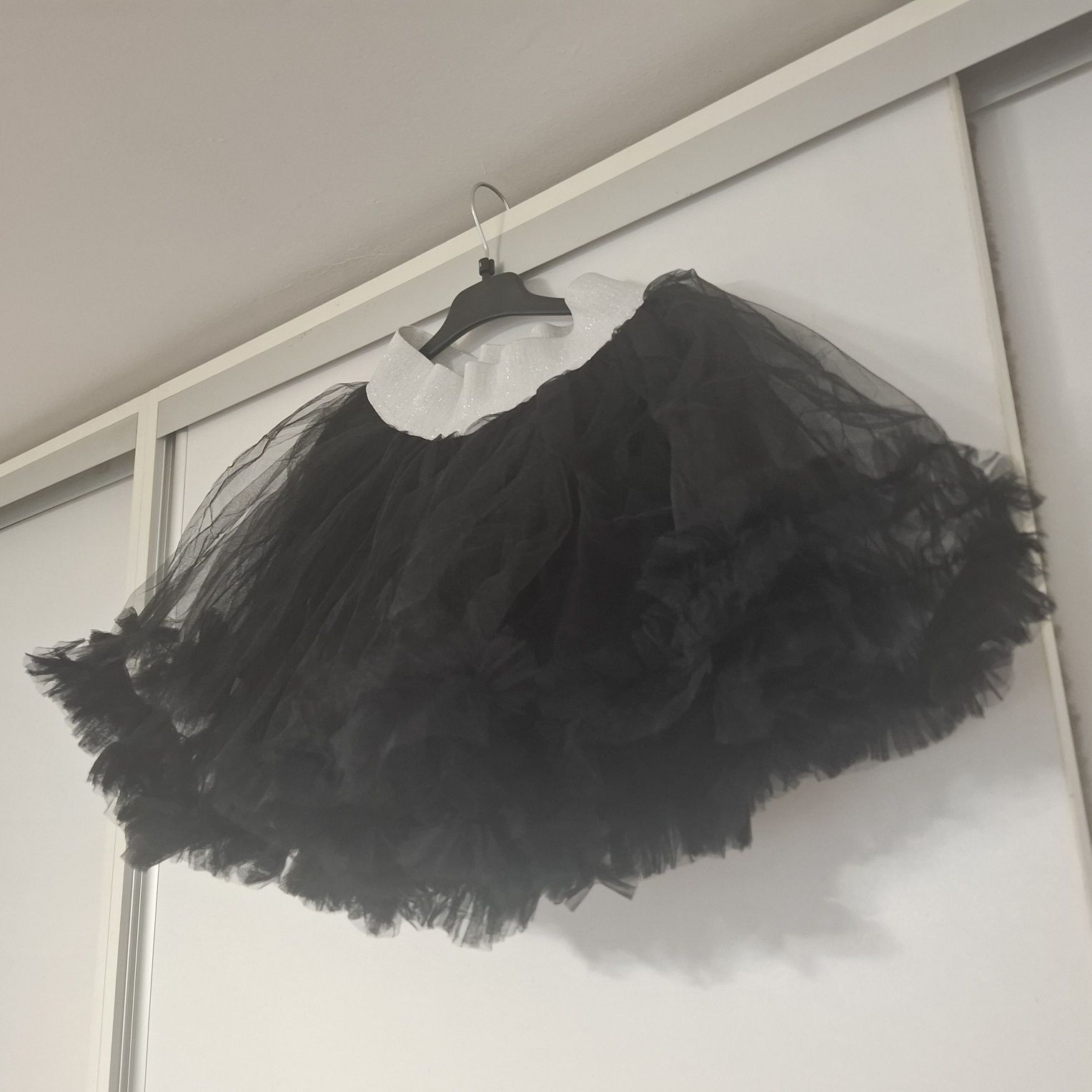 Set 4 ROCHITE OCAZIE/ 2 fustite tulle/1 bluza *6 ani*
