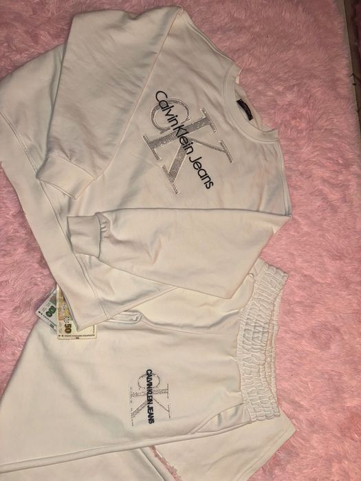 Дамски ватиран екип Calvin Klein-бял и черен
