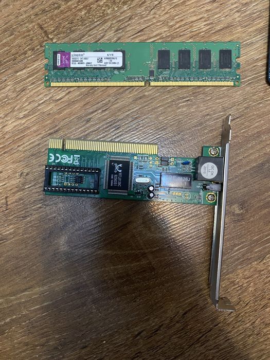 Placa de bază este un ASRock N68C-GS FX.