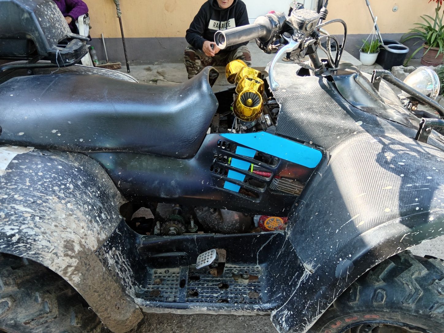 Vînd linhai cu motor 600  de Yamaha xj