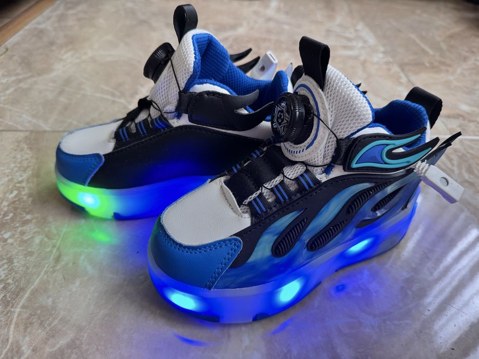 Маратонки с колелца, размер 29