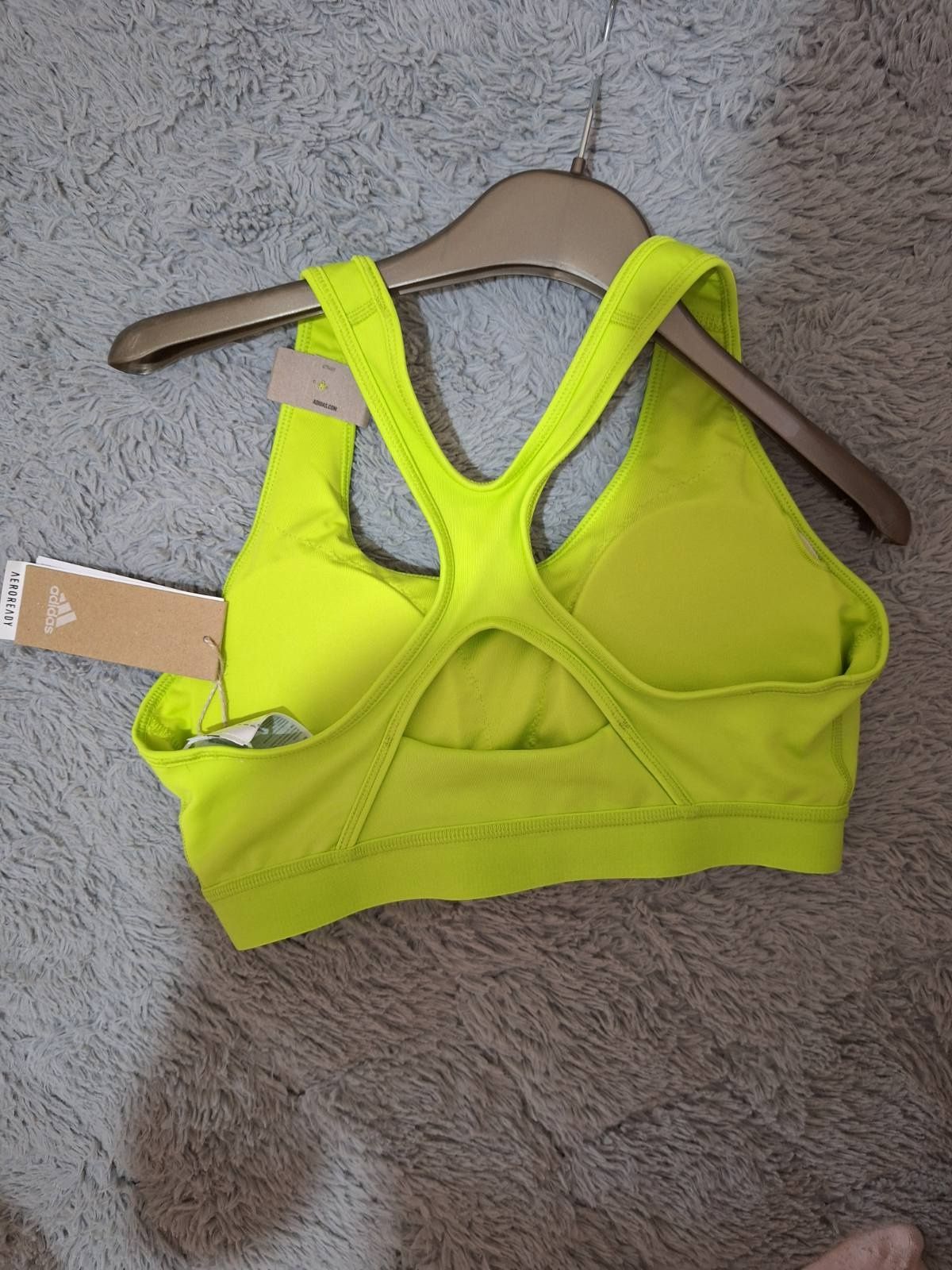 Ново спортно бюстие Adidas