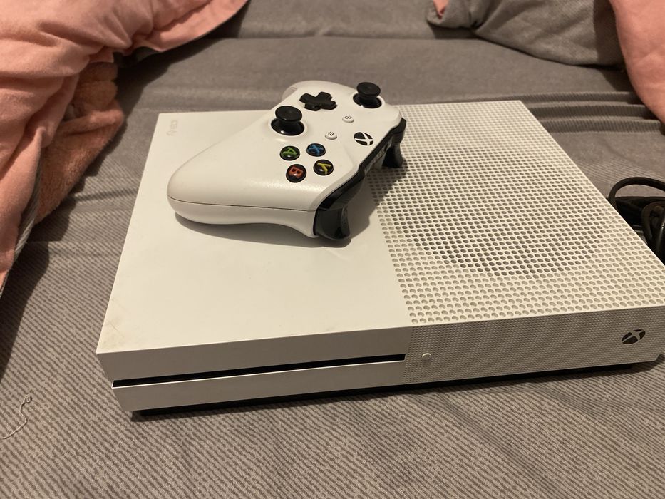 Consola XBox one s.  Nu trimit prin curier decat predare personala