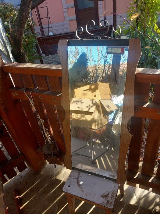 Oglinda cu ramă de fier forjat și lemn