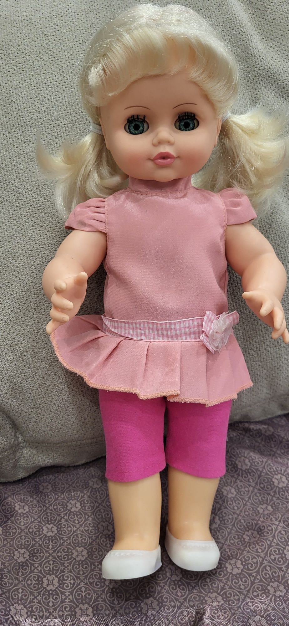 Кукла почти новая.  2000