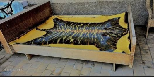 Shkaf Rassiyskiy divani +trimosi blan