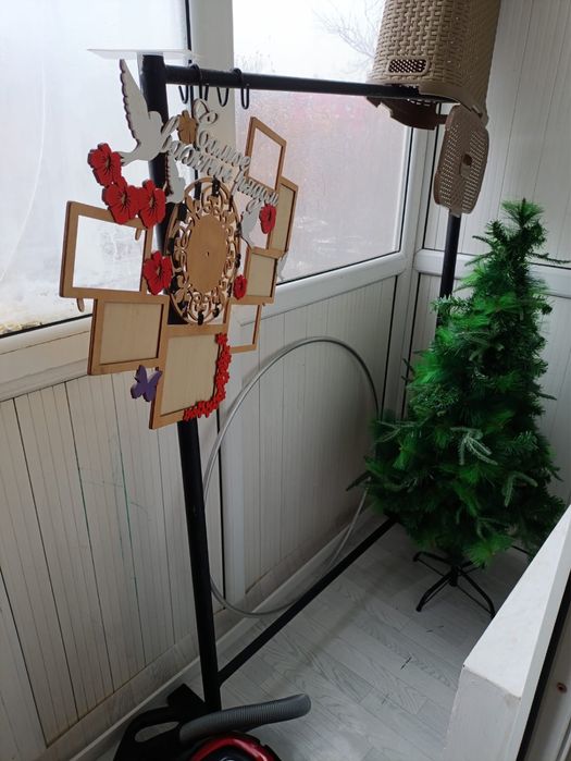 Продается елка и вешалка