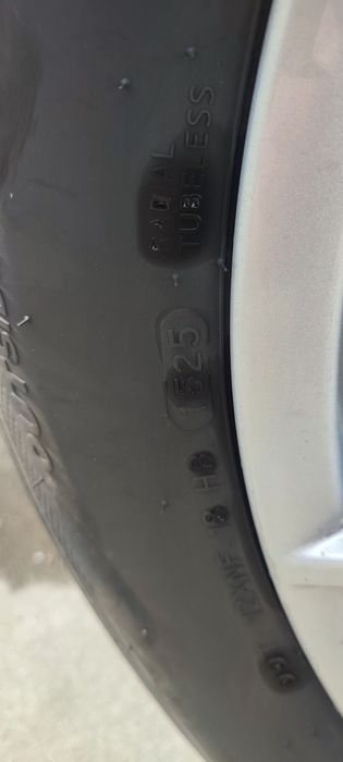 Vând anvelope Hankook 225/60/R18