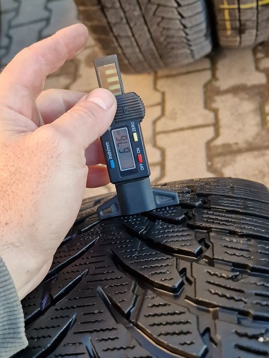 255 60 18 Nokian