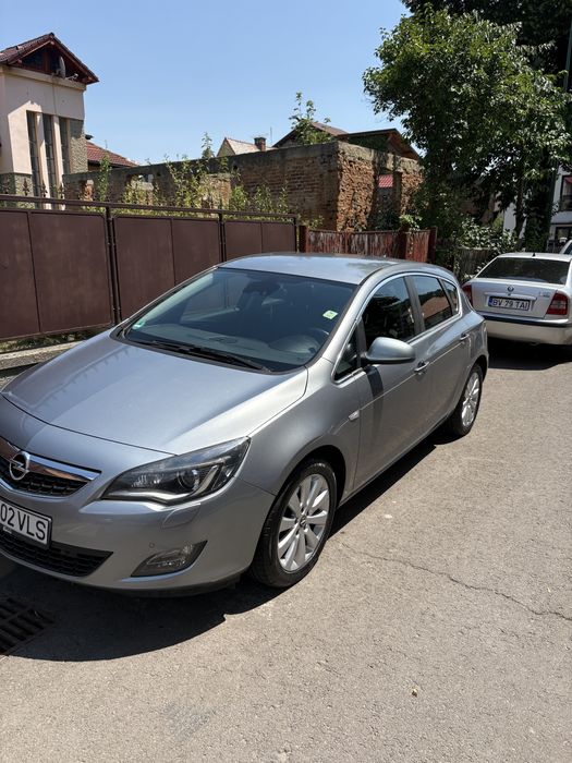 Opel Astra J 2011