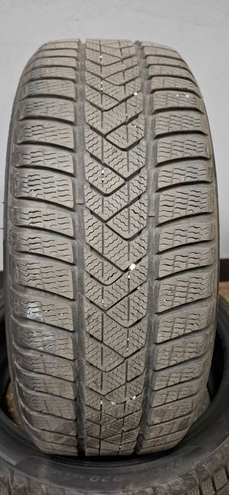 2бр. 225/40/20 Pirelli RFT 6.2mm грайфер, дот 22г. Безплатен монтаж