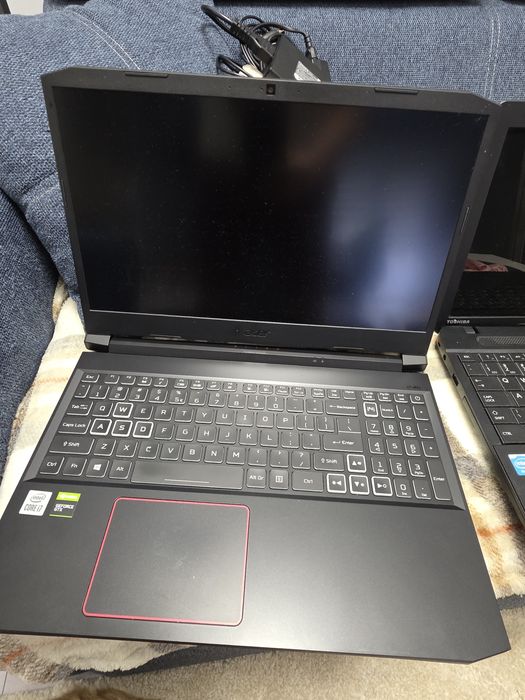 Procesor, rami, carcase, display laptop