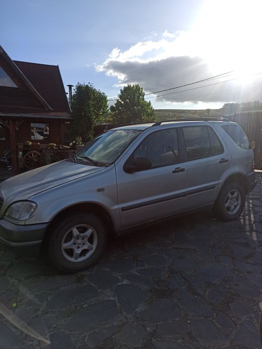 Mercedes ML 270   preț 1900 euro