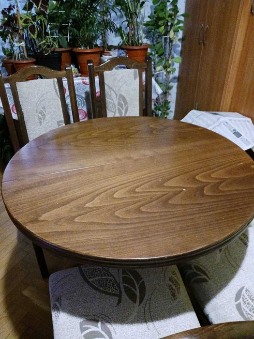 Трапезна маса., троянска мебел.