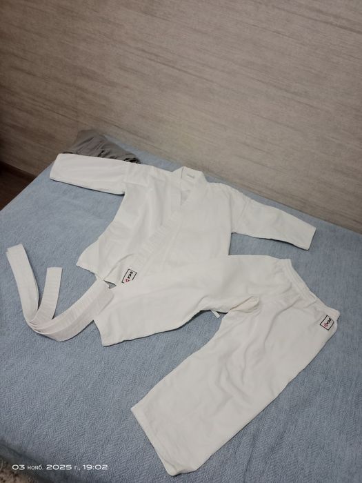Продам кимоно для каратэ. 130 см.