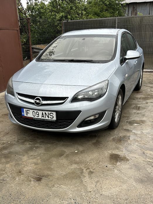 Opel astra J sedan