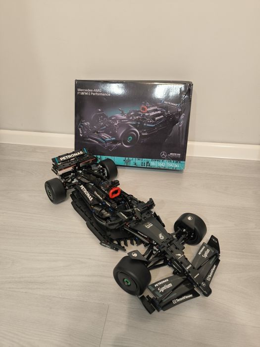 Продам конструктор Mercedes Benz-AMG F1 W14 E Performance
