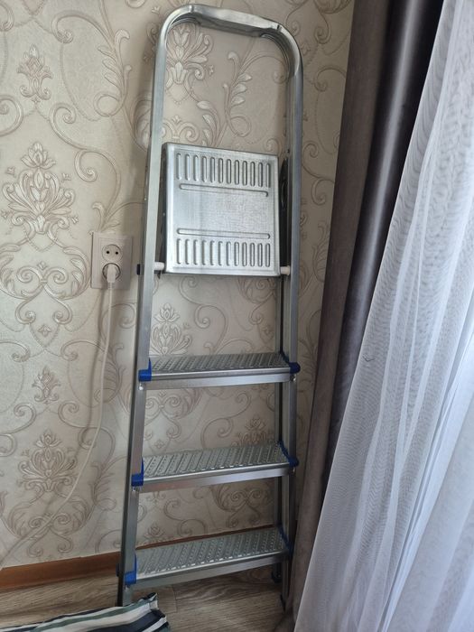 Продаю стремянка в отличном состоянии