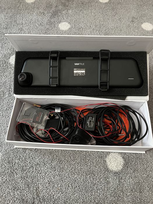 Camera auto VanTrue, fata-spate, 10” touchscreen.