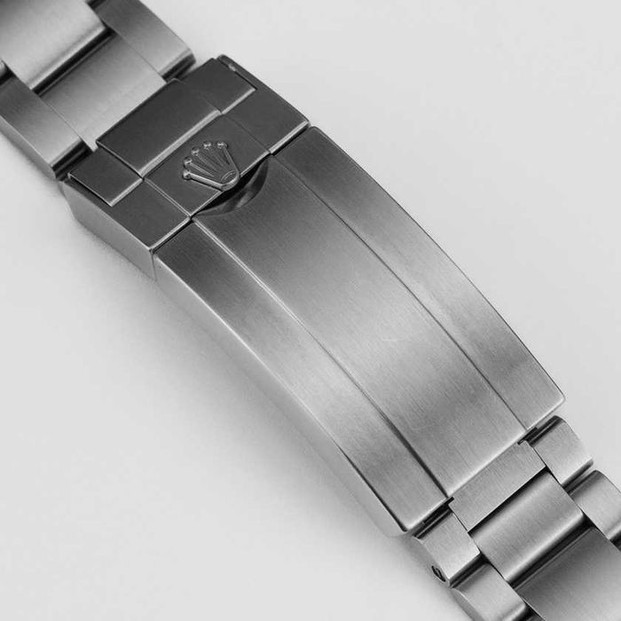 Rolex Oyster Sea-Dweller 126600 “Single Red”