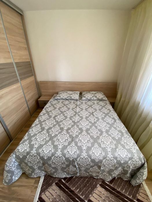 Se închiriază apartament cu 3 camere, zona Flora