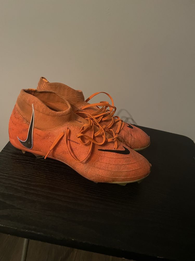Професионални футболни бутонки Nike Phantom Luna FG