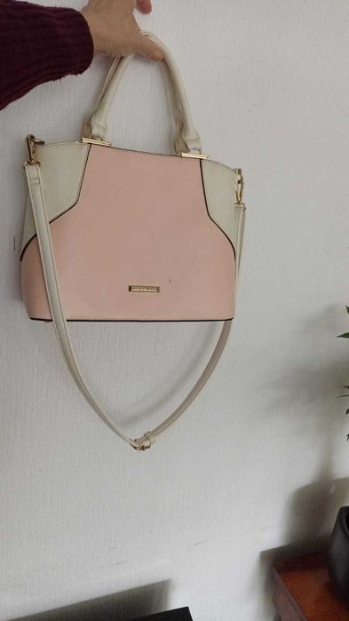 Сумка женская в отличном состоянии жесткая форма б/у