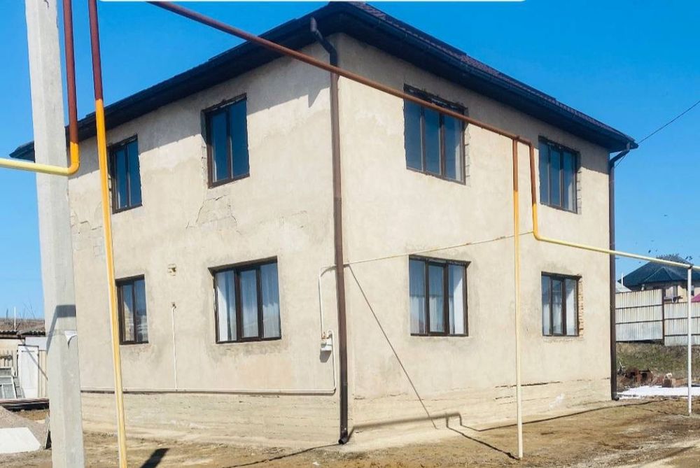 Екі этажды үйдің бірінші этажы жалға беріледі