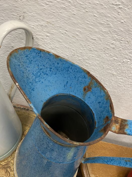 Големи френски емайлирани кани