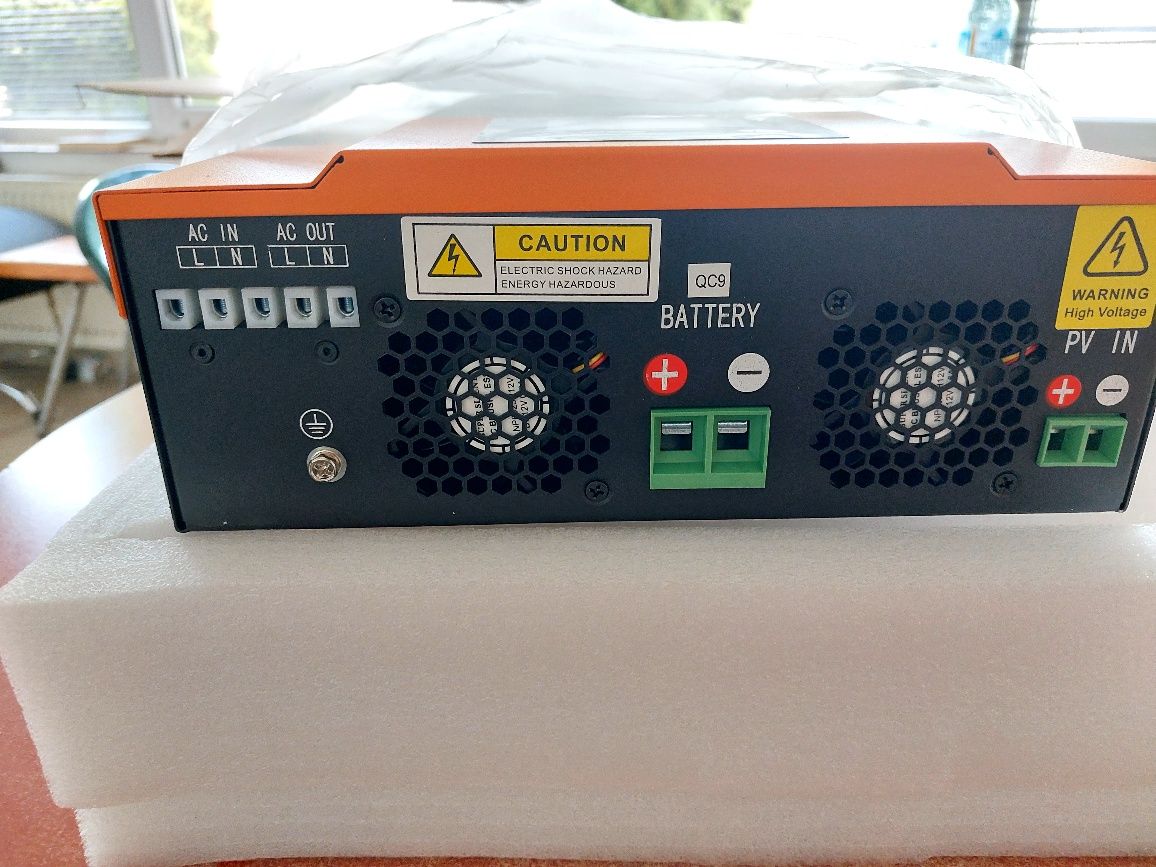 Invertor hibrid 12/24v 1500/2400w 80A Offgrid