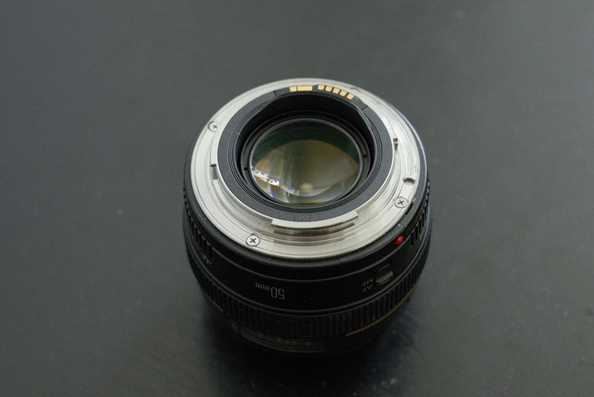 Obiectiv Canon EF 50mm f/1.4 USM EF – luminos, clar si usor