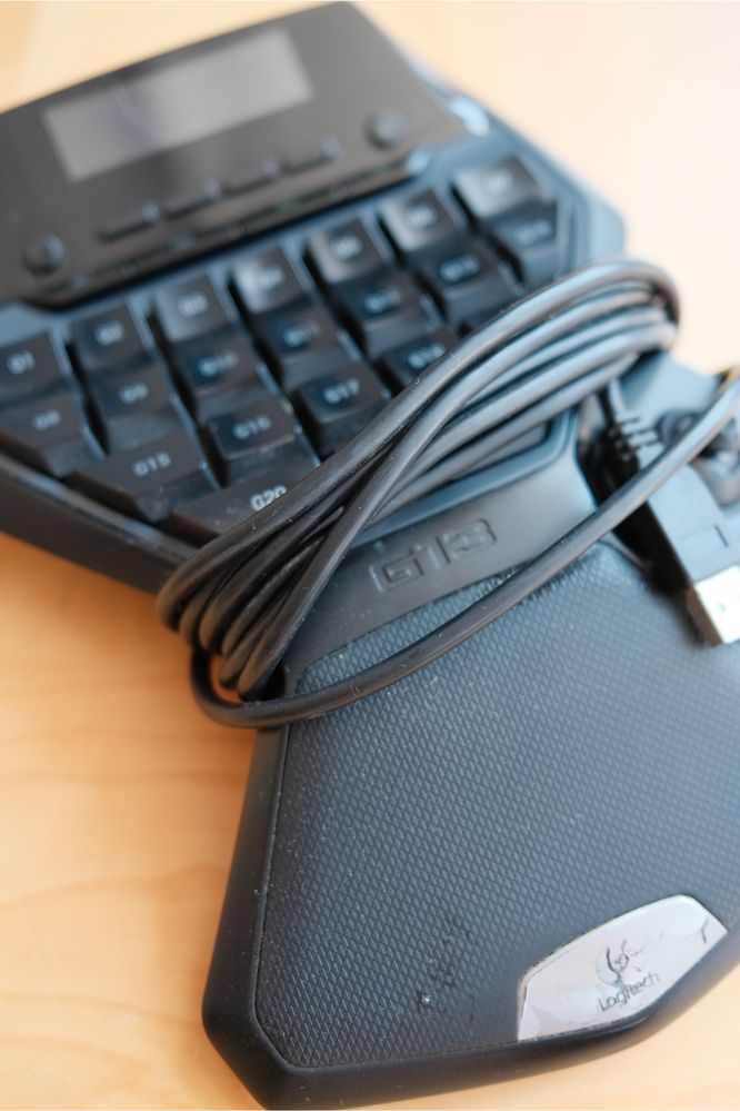 Logitech g13 геймърска клавиатура