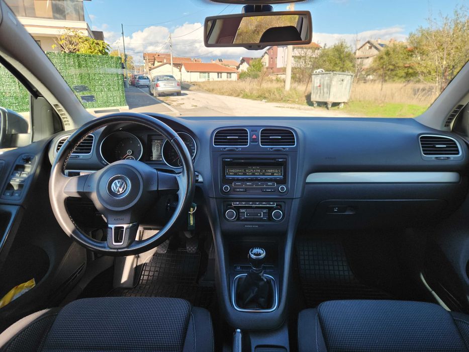 Продавам VW Golf 1.6 TDI