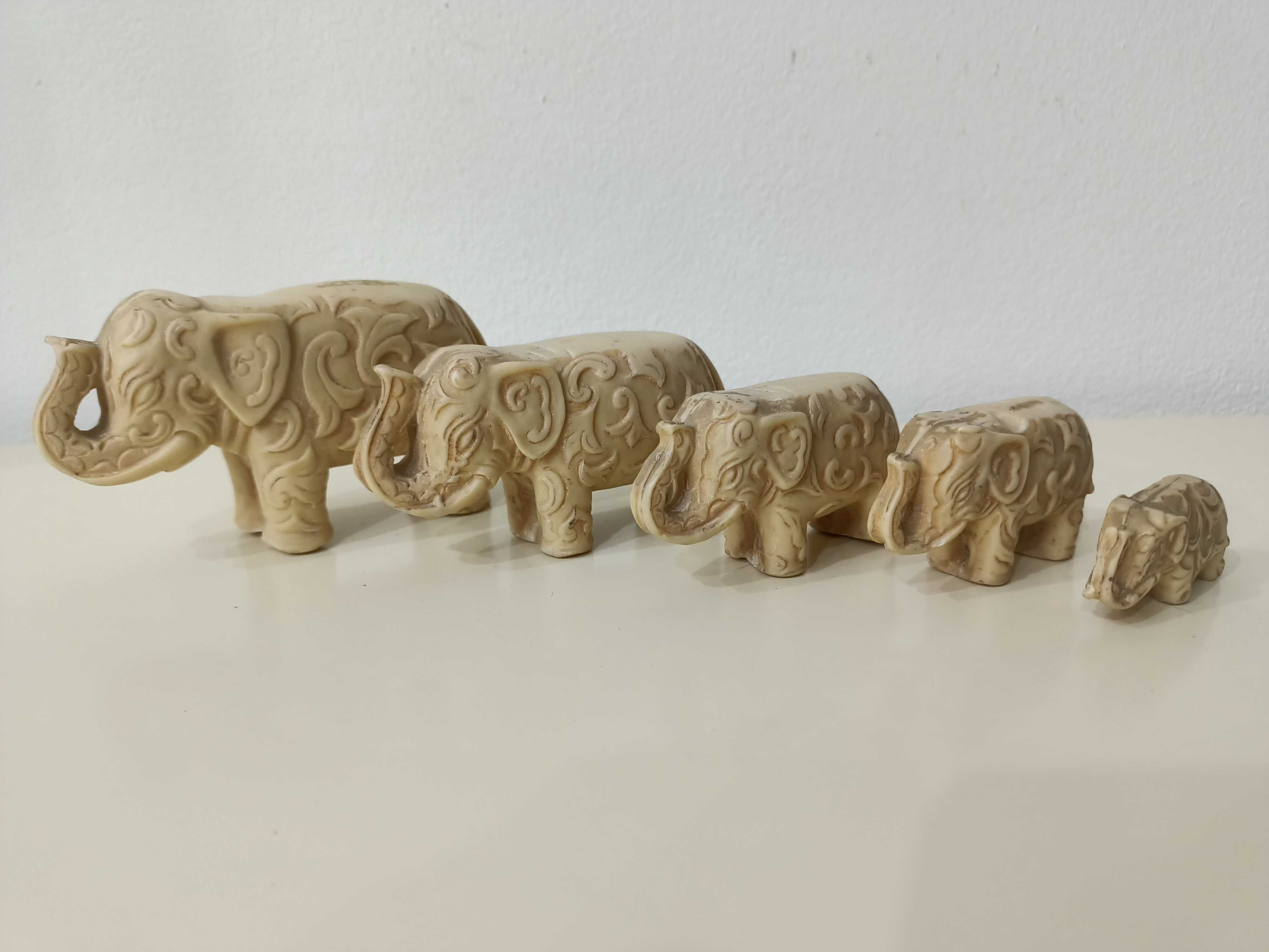 Set de 5 elefanti din roca, marimi diferite.