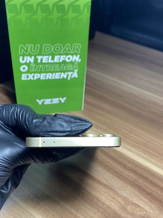 Samsung Galaxy Z Flip6 / Garanție 12 luni / 256 Gb / Foarte bun