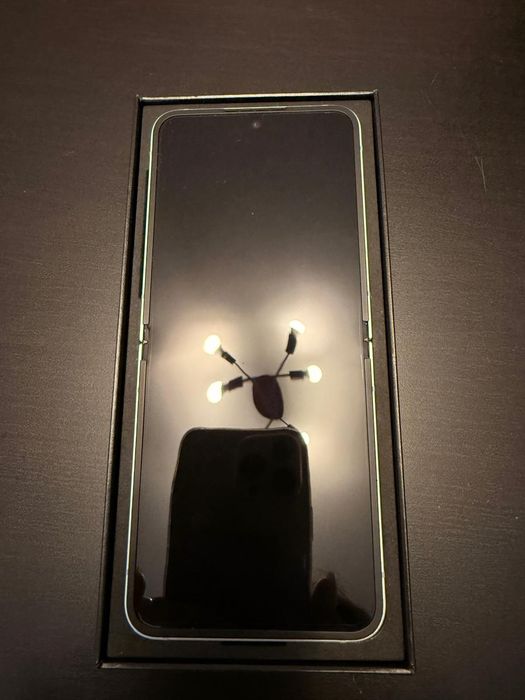 Vand Samsung Galaxy Z flip 6 256gb