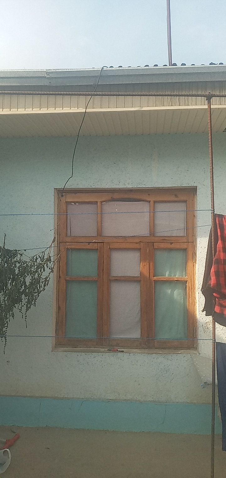 Uy xovli sotiladi